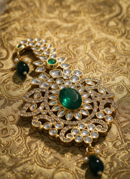 Royal Groom Kalangi Brooch – Green Enamel & Gold Kundan Design for Sehra