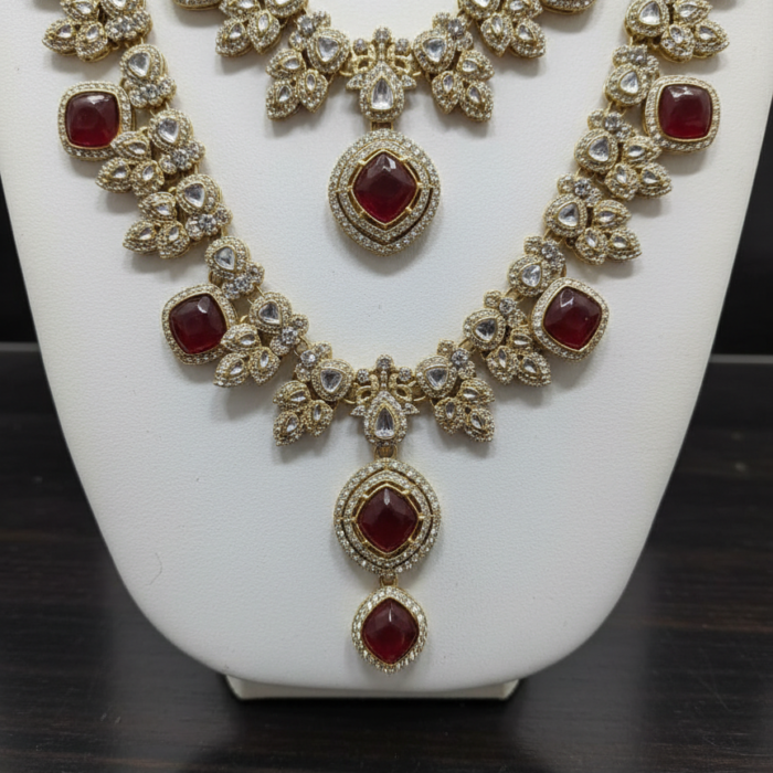 Zoom on Long Pendant Zoom on Long Pendant